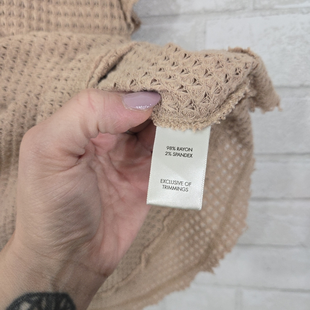 BKE Beige Waffle Knit Short Sleeve V-Neck Tee - Picture 7 of 13